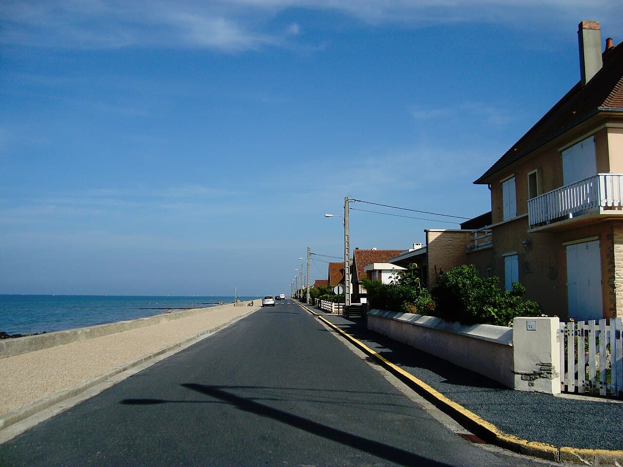Mais qui se cache dans ce marais de Ver-sur-Mer/ Meuvaines ?
